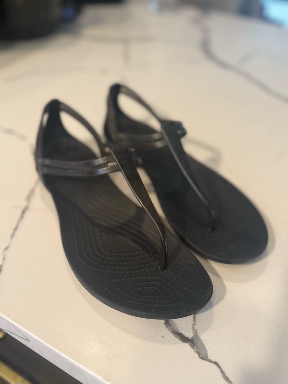 Crocs Sexi Flip Black T-Strap Sandals Women’s Size 7 - Picture 2 of 6